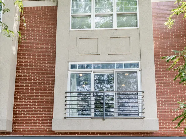 3237 N Ravenswood Ave, Chicago, IL 60657