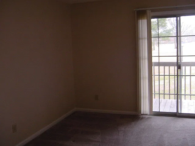 2 bed, 1370 sqft, $2,050 — Photo 3