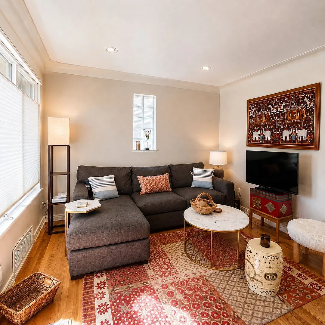 Fully Furnished! Brick Duplex Near Northfield Just Bring Your Clothes! — Photo 3
