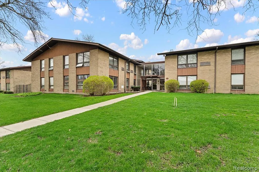 1 bed, 1.0 bath, 720 sqft, $1,200 — Photo 1