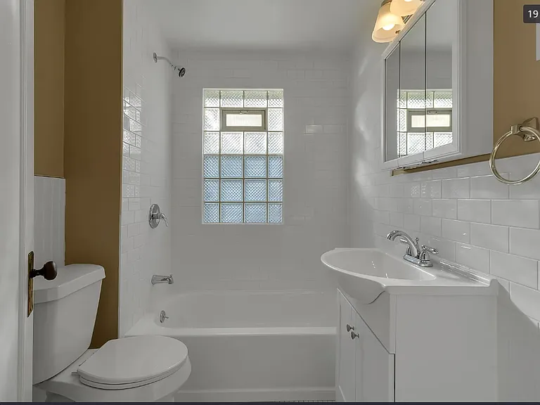 379 Victoria Blvd #2 — Photo 2
