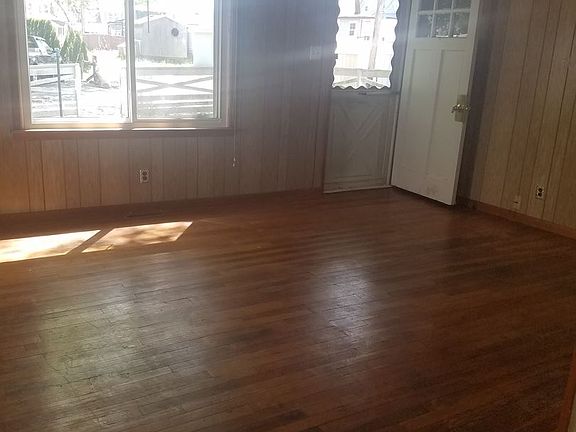 3rd image of 601 Sherman Dr