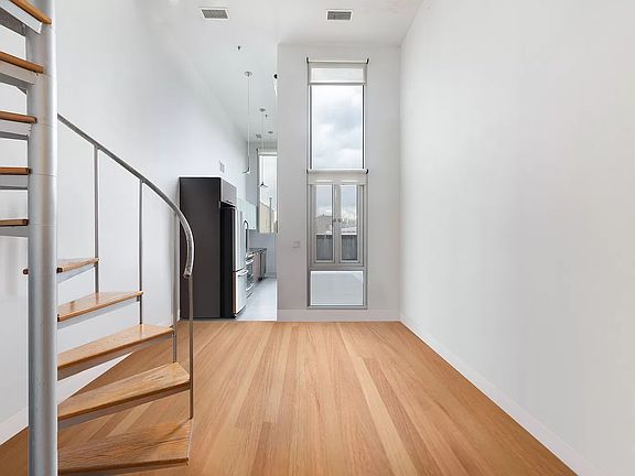 4th image of 160 Manhattan Ave APT 4A