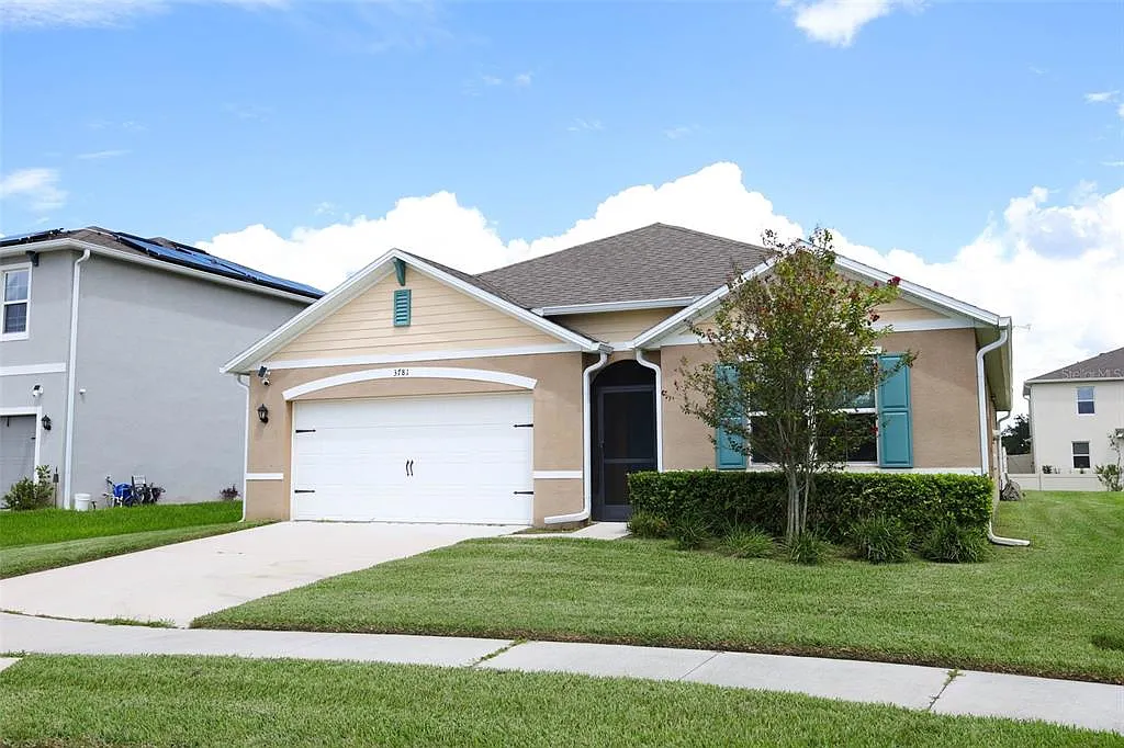 4 bed, 2.0 bath, 1811 sqft, $2,800 — Photo 1