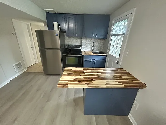 1147 S Curtis St — Photo 9