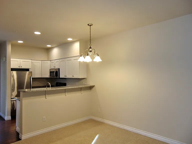 1800 NE 40th St #F6 — Photo 5
