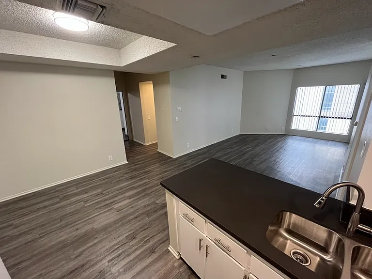 747 Gayley Ave — Photo 47