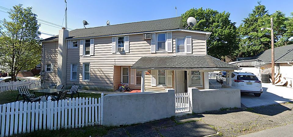 2nd image of 491 Westminster Pl