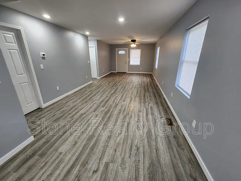 3 bed, 2.0 bath, 1300 sqft, $1,550 — Photo 3