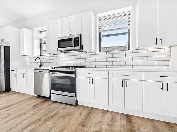 3rd image of 2219 N Hamilton Ave #205A