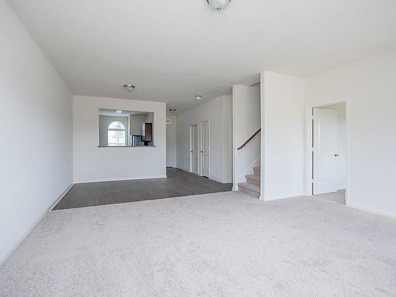 2nd image of 936 Lake View Cir W