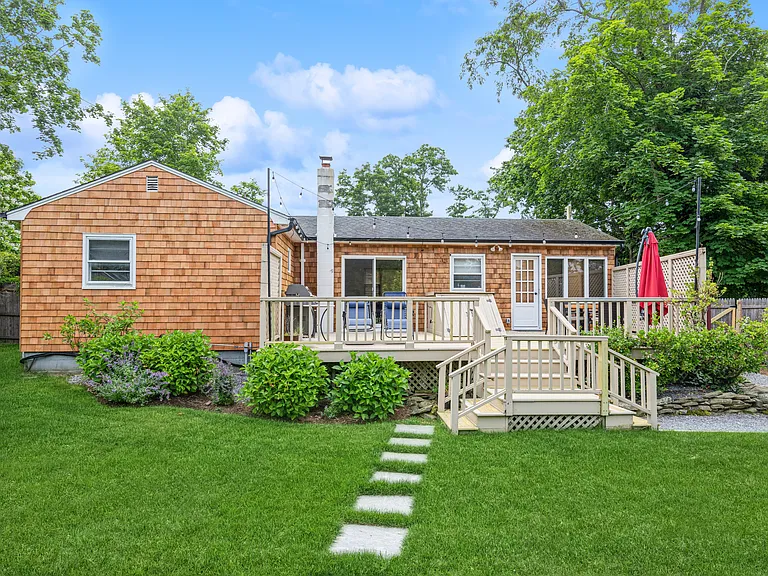 4019 Noyack Rd — Photo 20