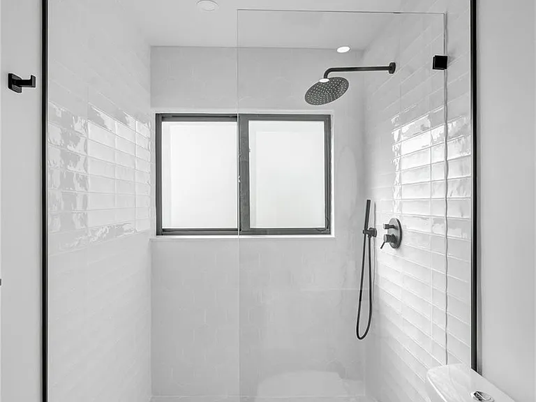5501 NE 18th Ter — Photo 15