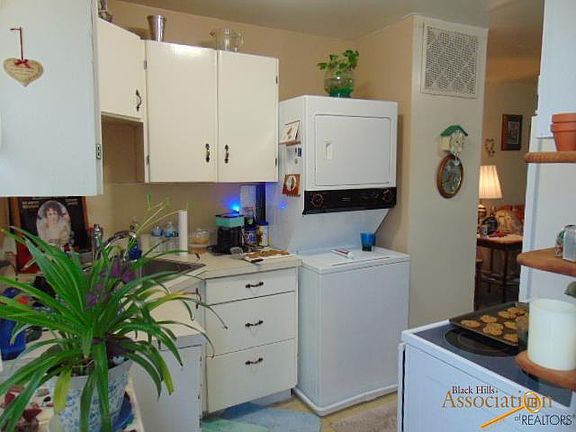 3rd image of 228 E Saint Anne St