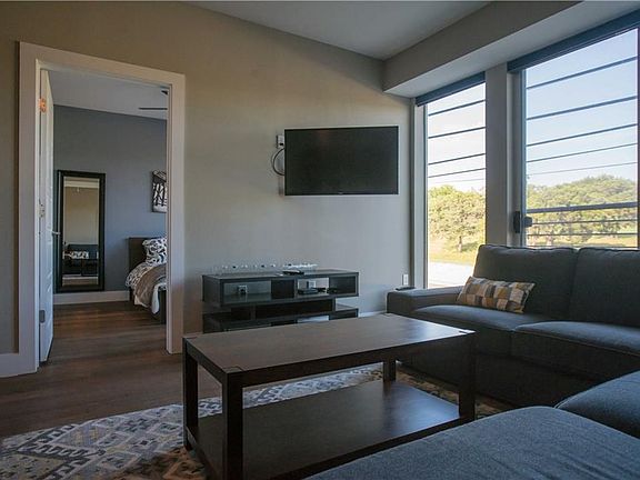 3rd image of 3114 S Congress Ave Unit 209