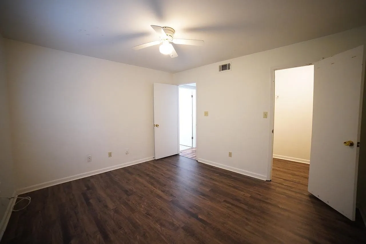 2 bed, 950 sqft, $1,050 — Photo 3