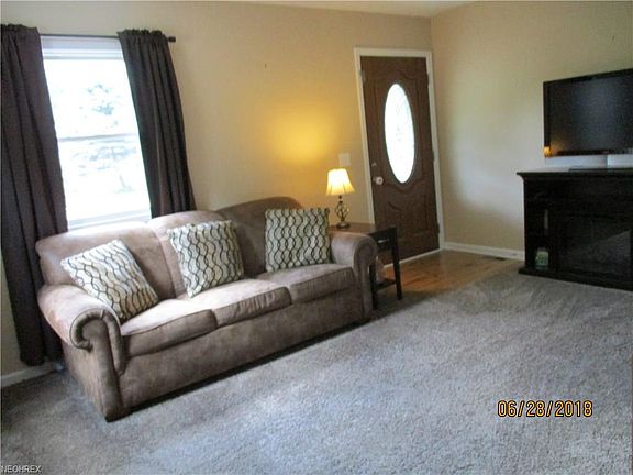 3rd image of 3091 Greenhill Dr