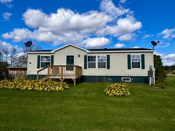 478 Prospect St, Champlain, NY 12919