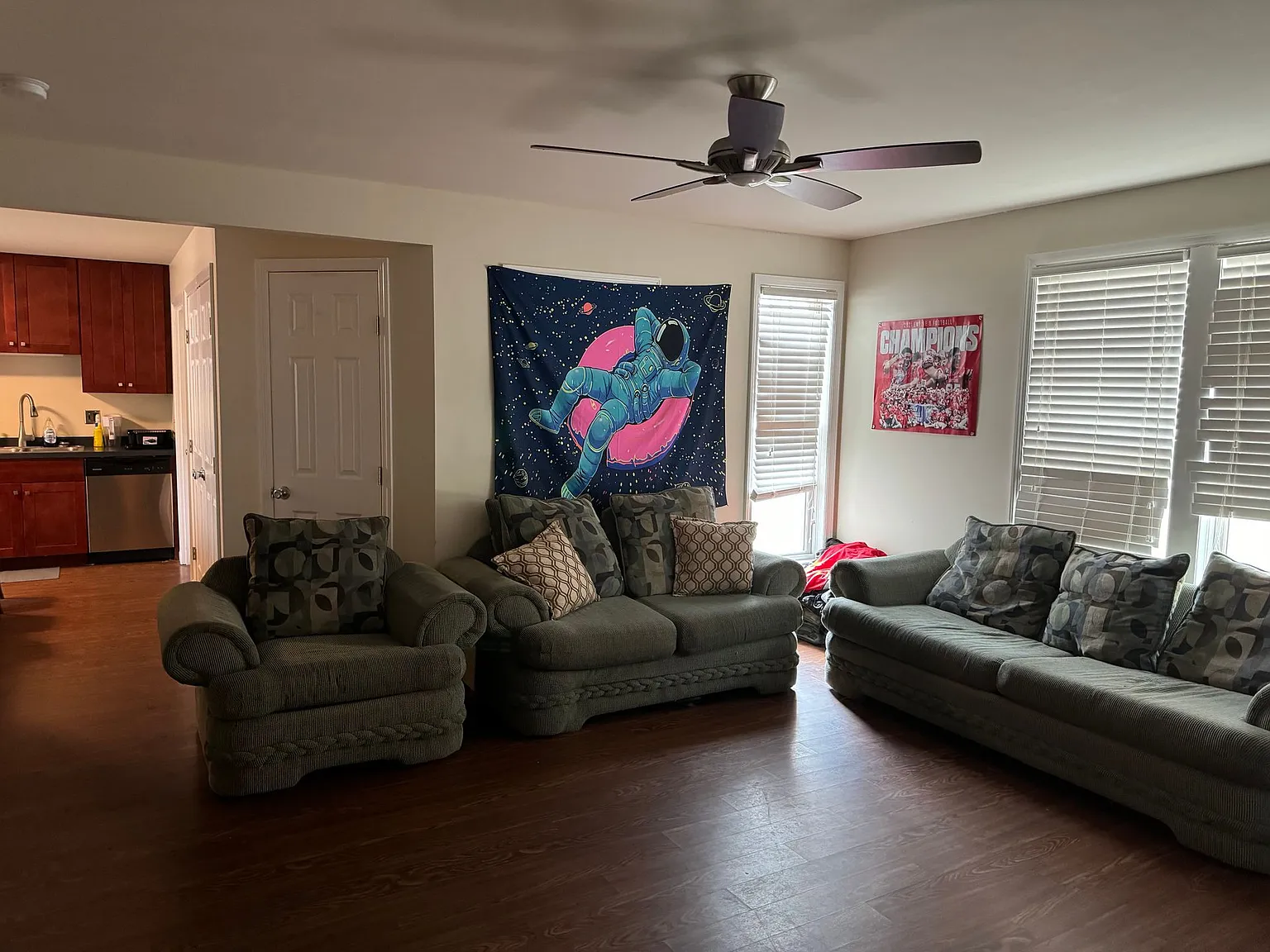 25 Reynolds — Photo 1