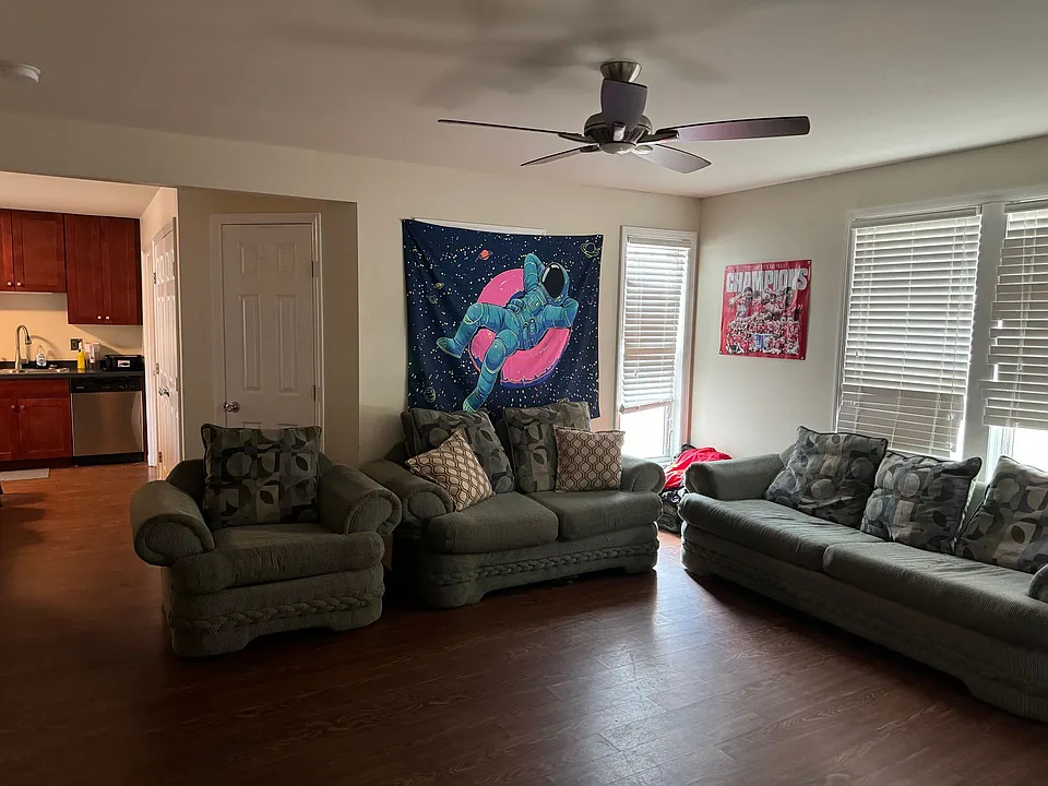 25 Reynolds Ave