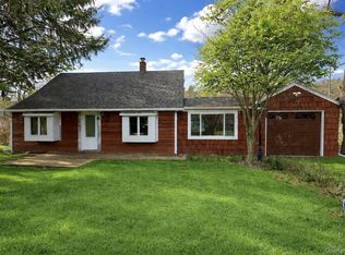 24 Lindner Pl, Smithtown, NY 11787