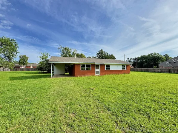 1105 E Ballentine Rd, Tahlequah, OK 74464