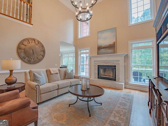 3rd image of 1221 Knob Creek Dr