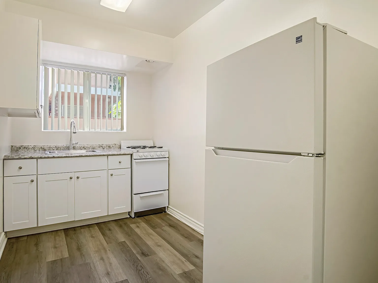 Studio, 400 sqft, $1,650 — Photo 3