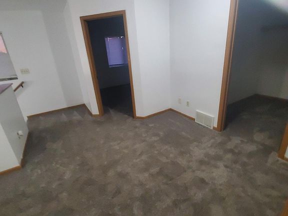 5th image of 910 Logan St