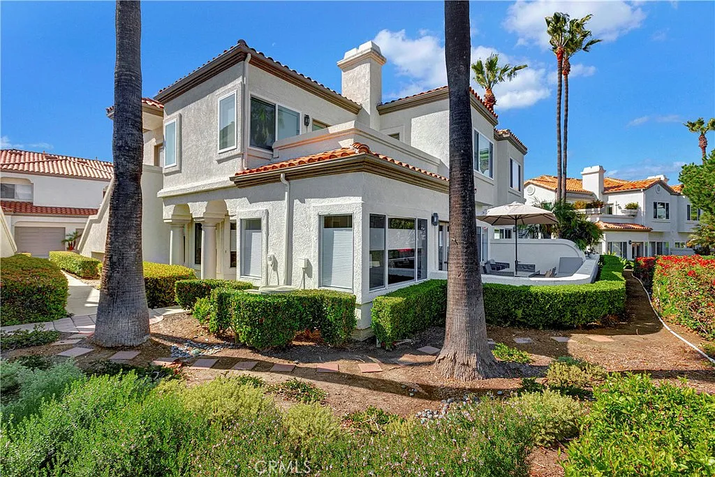 2 bed, 1018 sqft, $8,500 — Photo 1