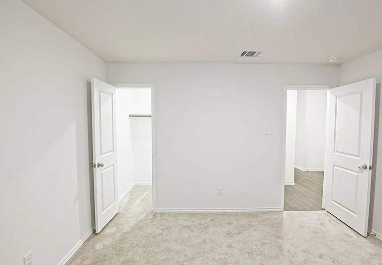1111 Emerald Gate Dr — Photo 3