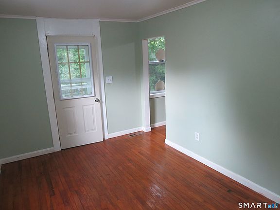 4th image of 983 Riverside Drive
