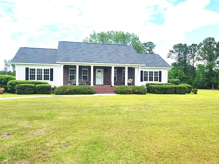 518 Cloverfield Ln — Photo 1