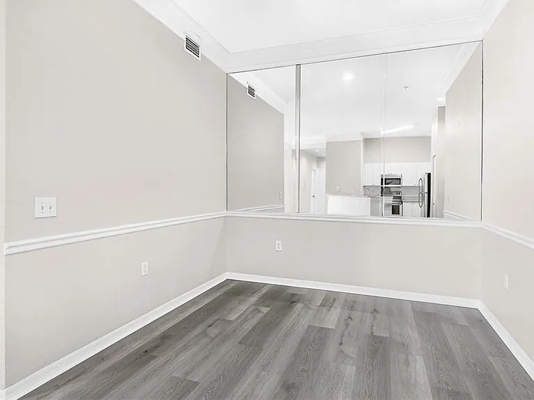 5160 Northridge Rd #301 — Photo 8