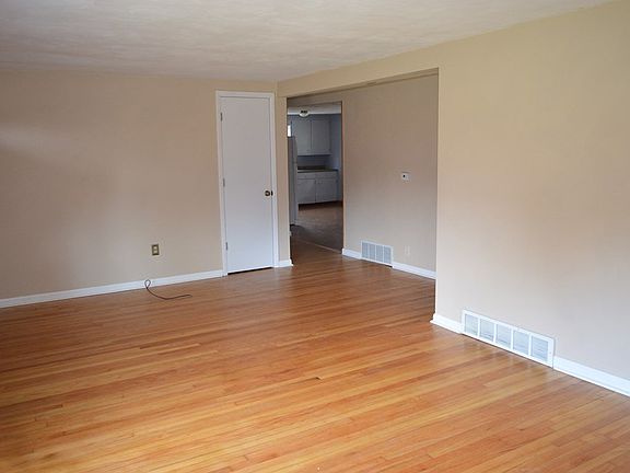 5th image of 959 Crestview Dr