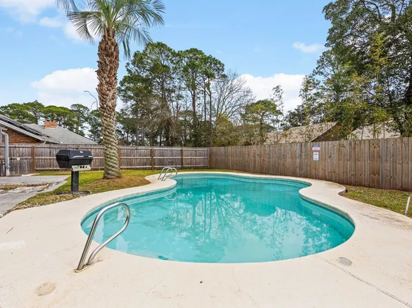 25 Emory St, Mary Esther, FL 32569