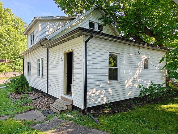 4th image of 101 Maple Ave