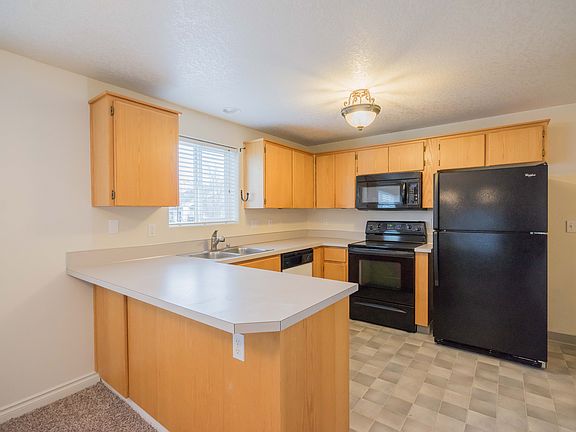 4th image of 2400 NE 79th Ct