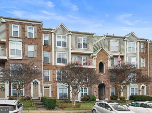 4110 Vanderbilt Ct APT 303, Fairfax, VA 22030