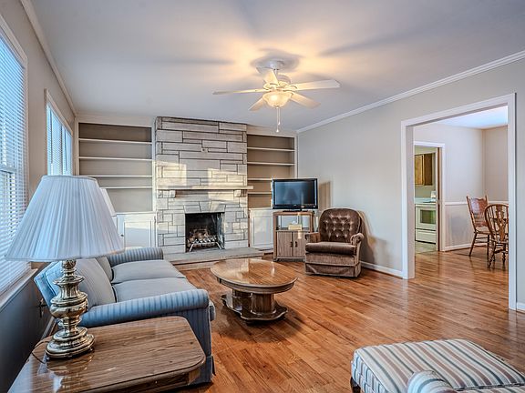 4th image of 1091 Collins Ln