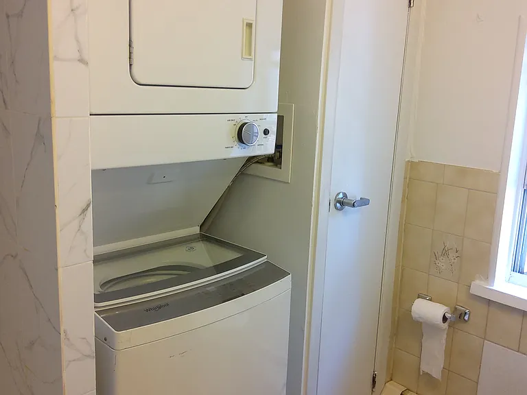 509 Saint Pauls Ave #2 — Photo 8