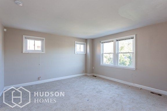 3rd image of 906 N Warwick Ave