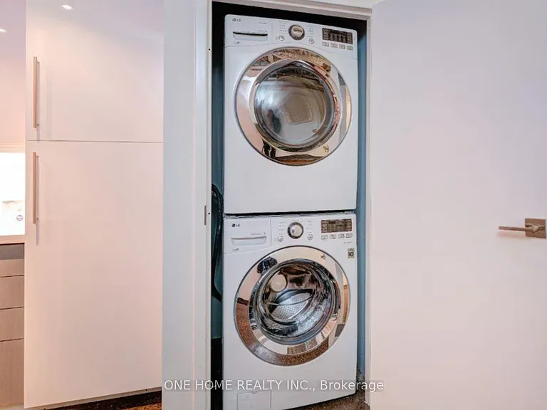 405 Dundas St W #201 — Photo 15