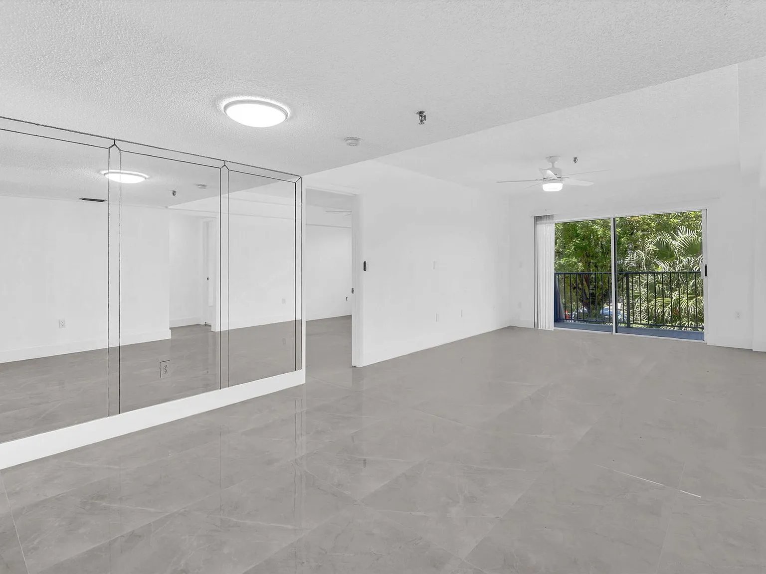 2 bed, 2.0 bath, 970 sqft, $3,000 — Photo 2