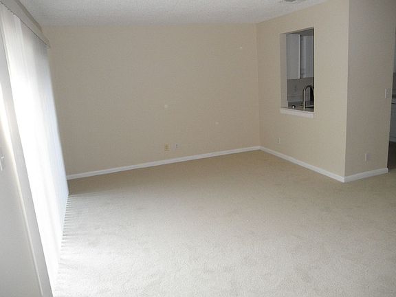 4th image of 721 Cypress Way E