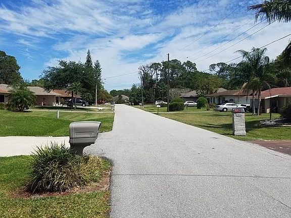 3rd image of 1445 Carrington Ave