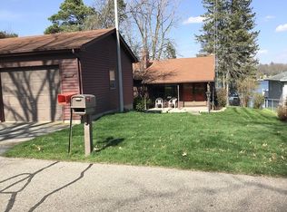 2028 Lakeview Dr, Lapeer, MI