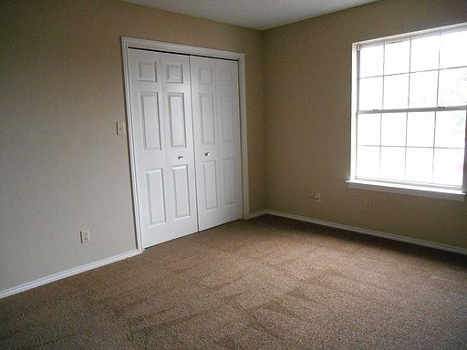 5th image of 200 NW 23rd St APT D