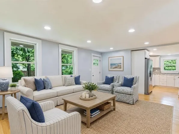145 Plymouth St, Carver, MA 02330