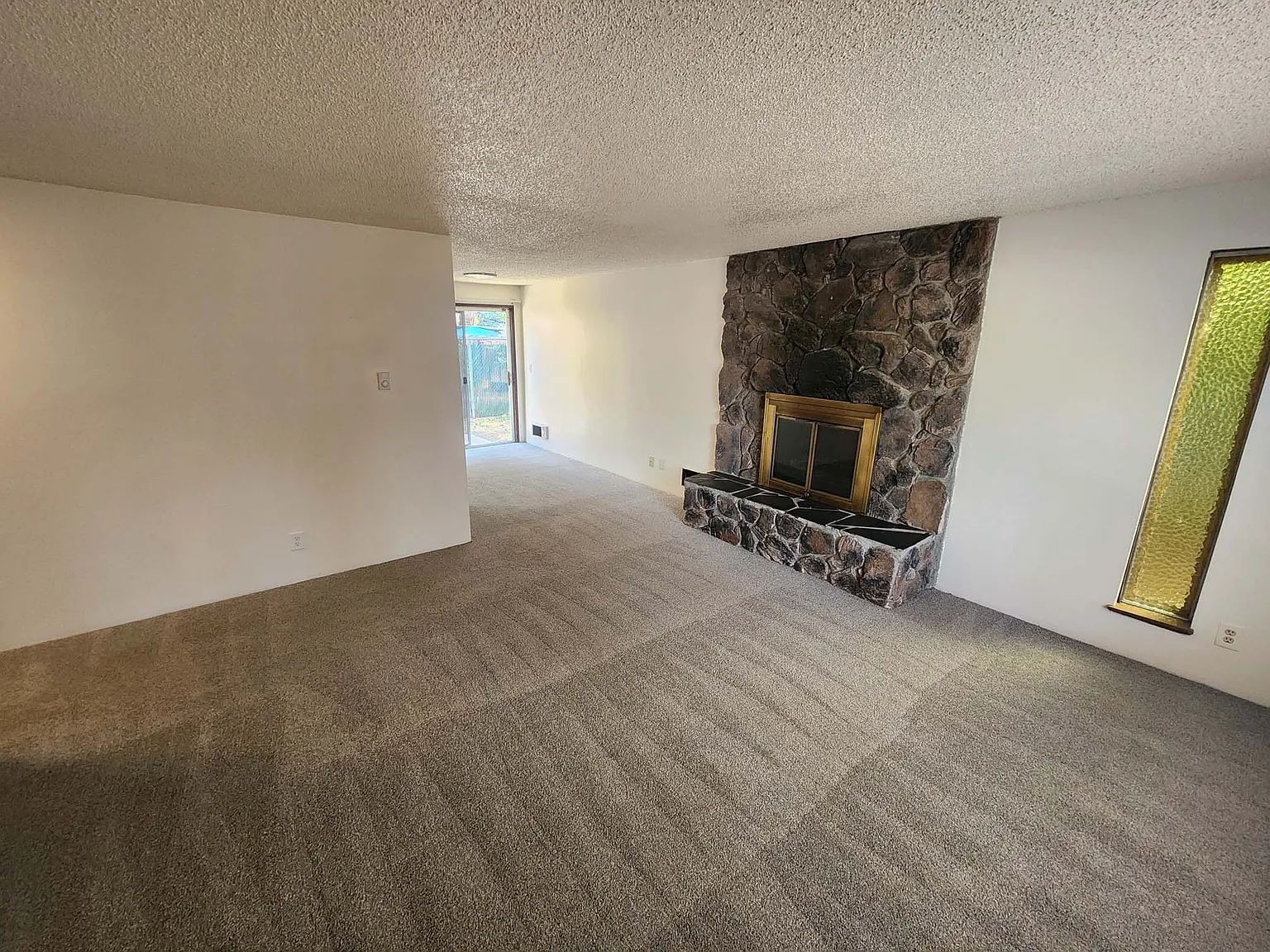 2 bed, 835 sqft, $1,525 — Photo 3